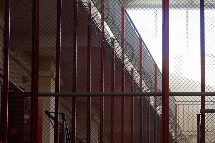 Πέρασε 20 χρόνια στη φυλακή για δολοφονία που έκανε ο δίδυμος αδελφός του