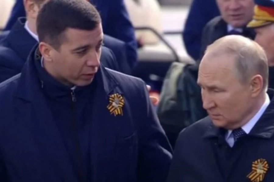 Ο μυστηριώδης άνδρας δίπλα στον Πούτιν που φούντωσε τις φήμες για διαδοχή