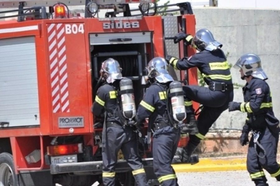Πυρκαγιά στην Παλλήνη σε χαμηλή βλάστηση