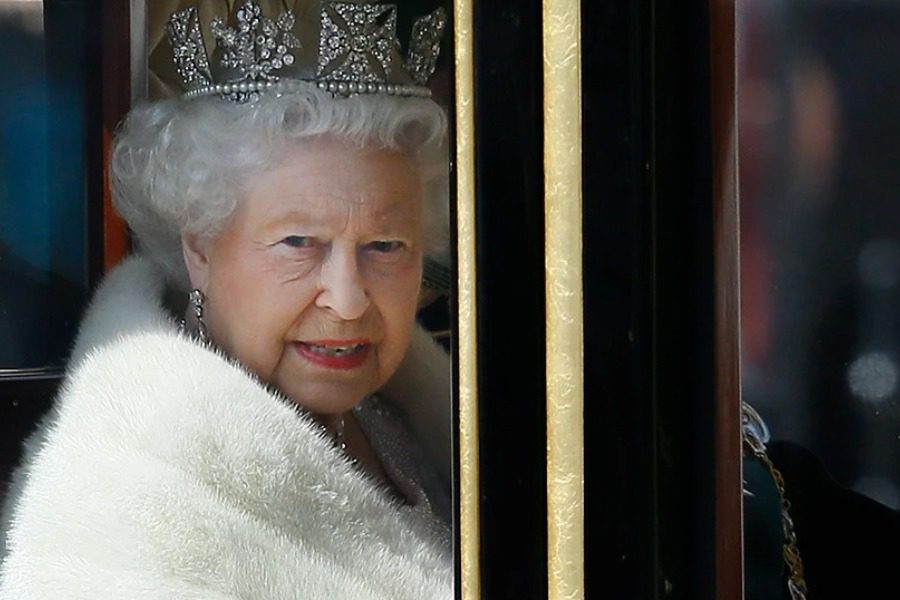 Βασίλισσα Ελισάβετ: Το μοβ εξώφυλλο της βρετανικής Vogue για να τιμήσει τη μνήμη της