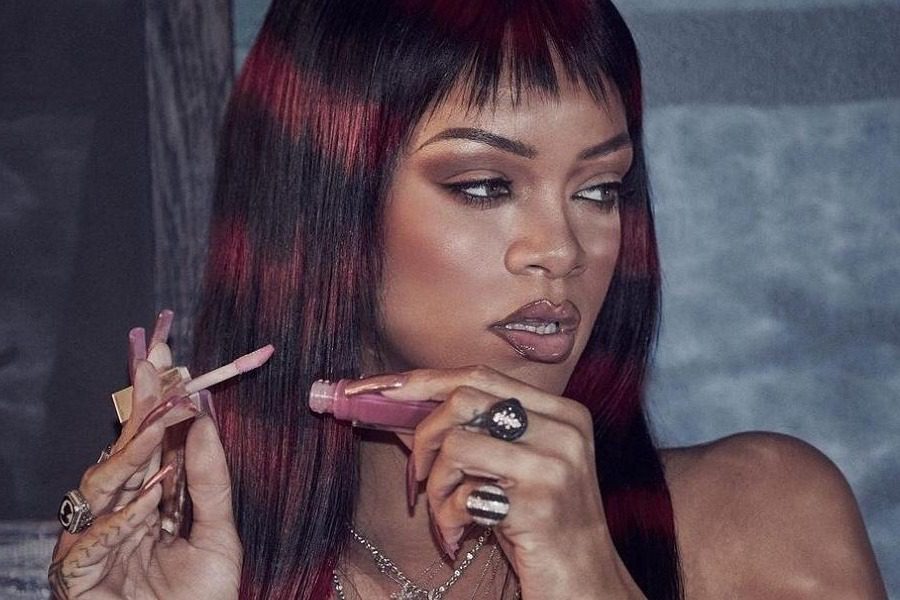 Η Rihanna προετοιμάζεται για τον Αγιο Βαλεντίνο με τα πιο sexy κόκκινα εσώρουχα