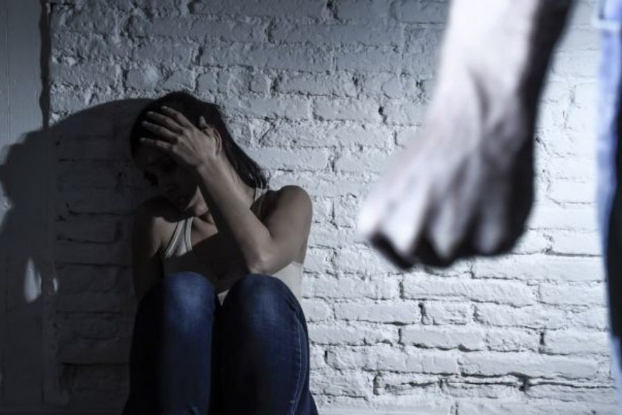 Λιποθύμησε από το πολύ ξύλο ‑ Σοκάρει νέο περιστατικό ενδοοικογενειακής βίας