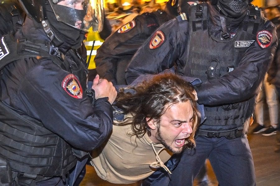 Επιστράτευση Πούτιν: «Προτιμώ να φύγω παρά να πολεμήσω»