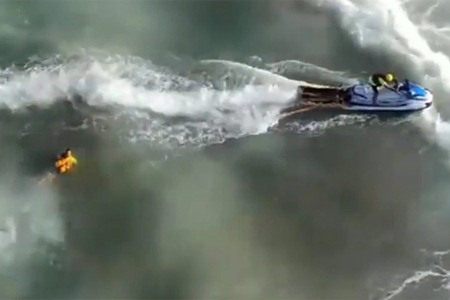 Drone έσωσε τη ζωή 14χρονου που παραλίγο να πνιγεί μέσα στα κύματα