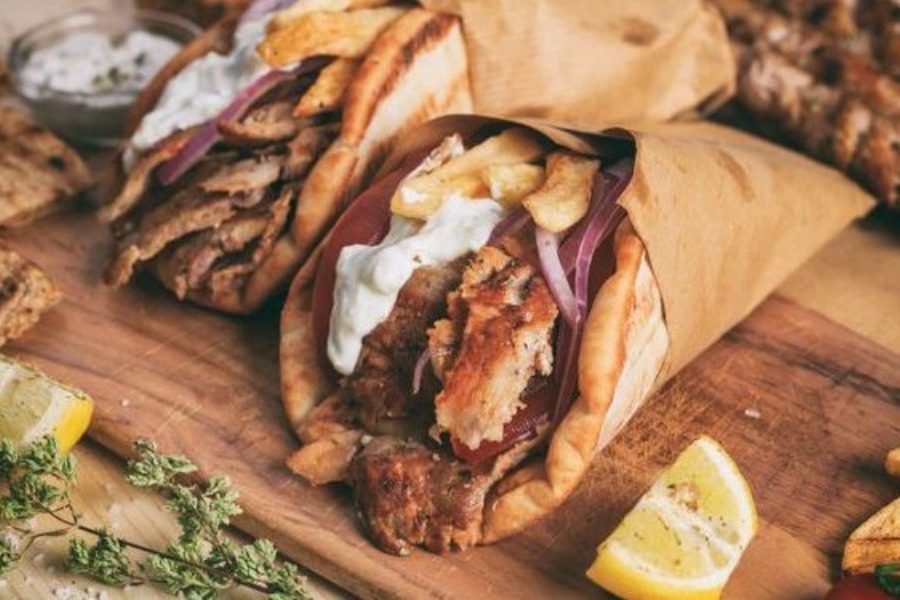 Tο πιο ακριβό σουβλάκι του κόσμου είναι ελληνικό. Κοστίζει… 17 ευρώ το ένα!