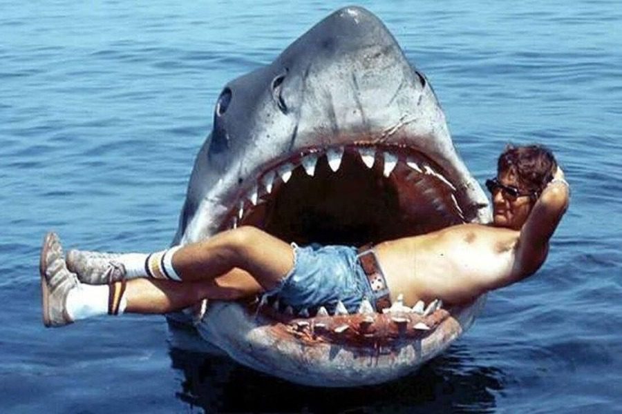 O Steven Spielberg ζήτησε συγνώμη από τους... καρχαρίες
