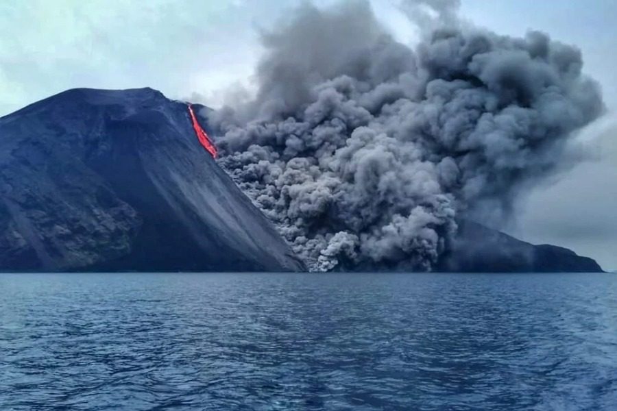 Εξερράγη το ηφαίστειο Στρομπόλι στην Ιταλία: Δείτε τα βίντεο ‑ ντοκουμέντα