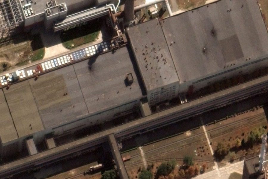 Ζαπορίζια: Σοκαριστικές φωτογραφίες – Τρύπες στο εργοστάσιο, πιο κοντά από ποτέ νέο πυρηνικό ατύχημα