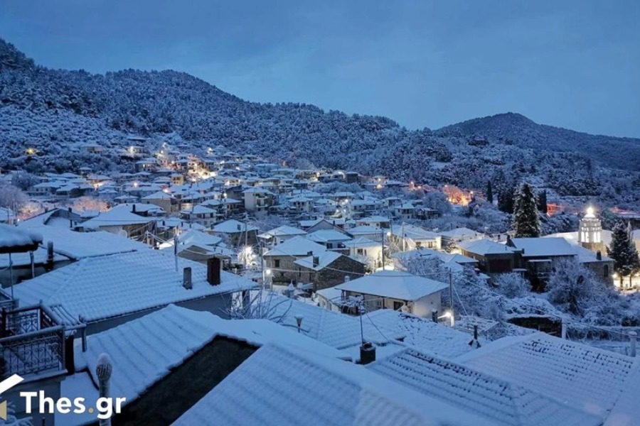 Μαγικές εικόνες από τα χιονισμένα χωριά της Θάσου και της Παύλιανης