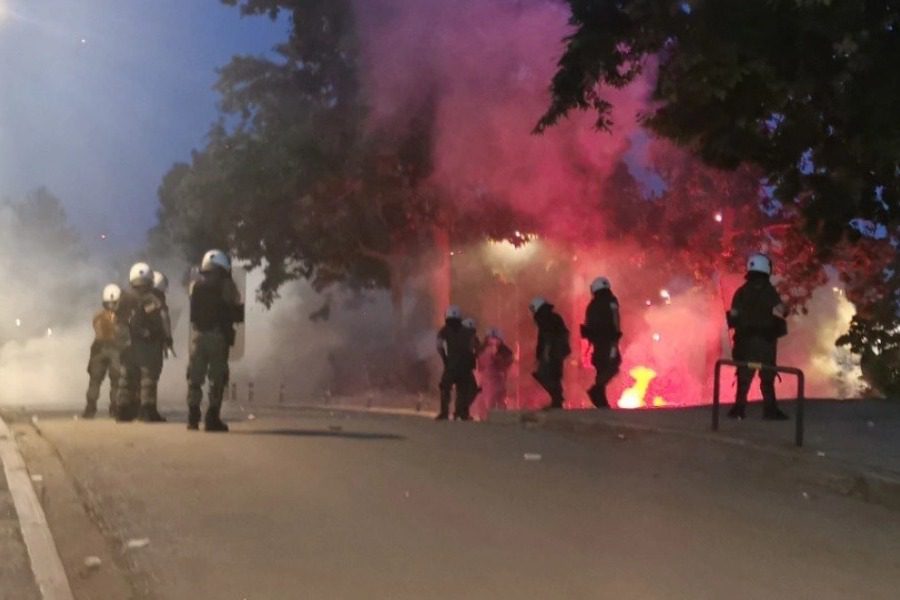 Θεσσαλονίκη: Επεισόδια μέσα στο ΑΠΘ μετά το τέλος της πορείας - Εκτεταμένα επεισόδια σημειώνονται αυτή την ώρα εντός του ΑΠΘ