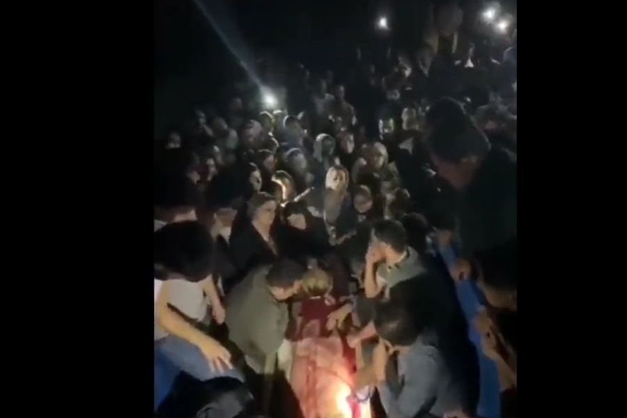 Συγκλονιστικό βίντεο: Θρήνος πάνω από σορό 16χρονης που σκοτώθηκε στο Ιράν κατά τη διάρκεια διαδηλώσεων