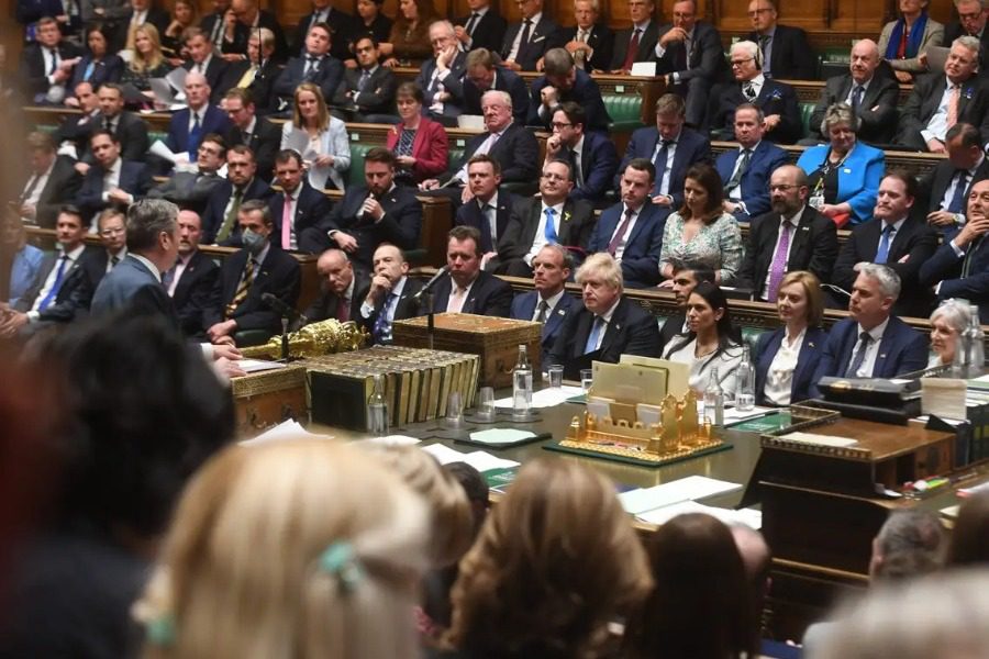 Γιατί οι «Συντηρητικοί» στην Αγγλία ονομάζονται «Tories»;