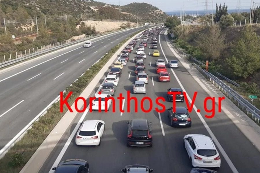 Σοβαρό τροχαίο στην Αθηνών ‑Κορίνθου: Ενας εγκλωβισμένος