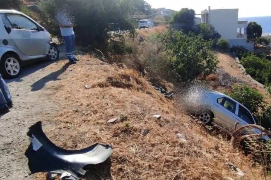 Σταμάτησαν να δουν τη θέα, τους χτύπησε αμάξι κι έπεσαν στον γκρεμό