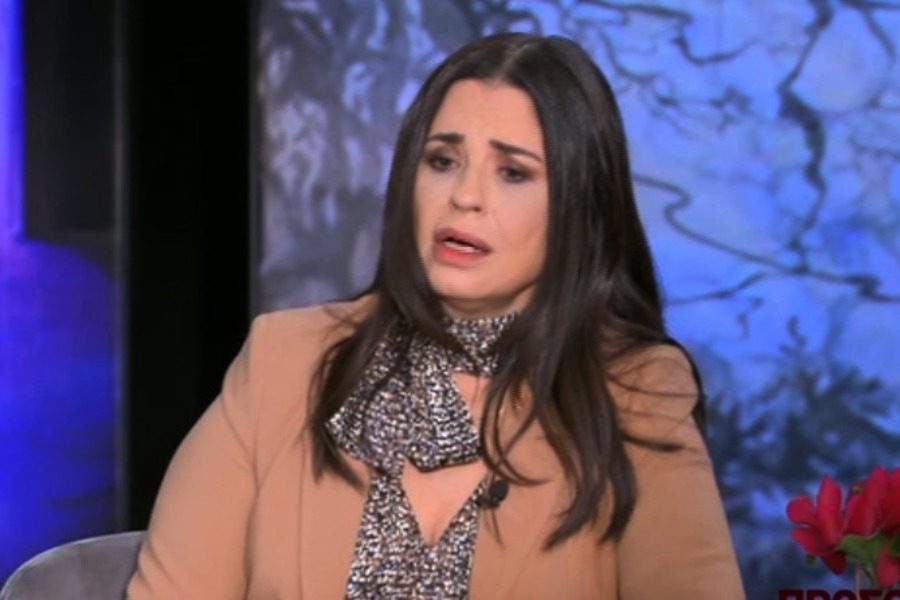 Συγκλονιστική η Μαρία Τζομπανάκη: Τραγούδησε το μοιρολόι του πατέρα της