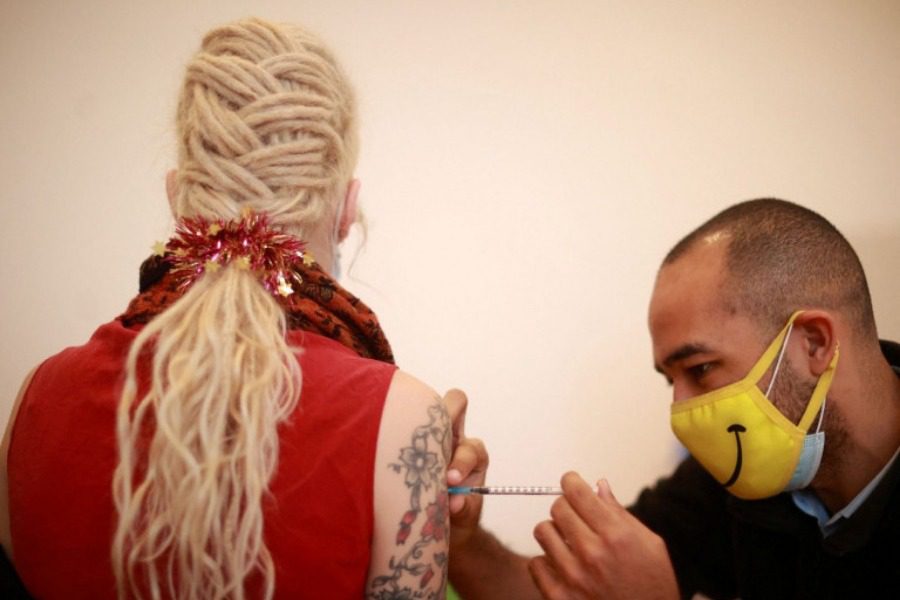 Έρχεται τέταρτη δόση εμβολίου στον γενικό πληθυσμό;