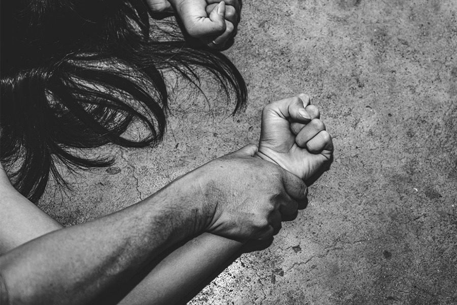 Κρήτη: Νεαρή κοπέλα κατήγγειλε ομαδικό βιασμό και ξυλοδαρμό από τέσσερις άνδρες