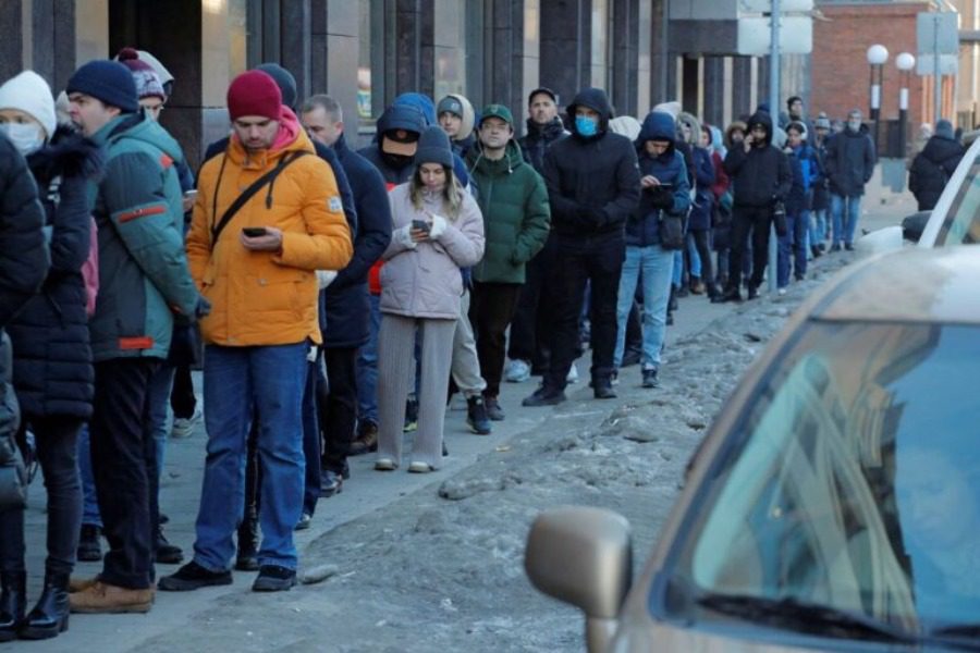 Τέλος η πώληση ξένων νομισμάτων στη Ρωσία