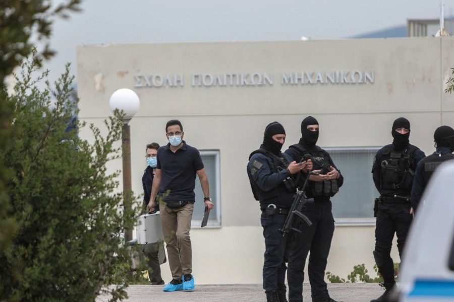 Πολυτεχνειούπολη: 22 συλλήψεις από την ΕΛ.ΑΣ. ‑ «Ντου» μέσα στις εστίες, βρέθηκαν όπλα