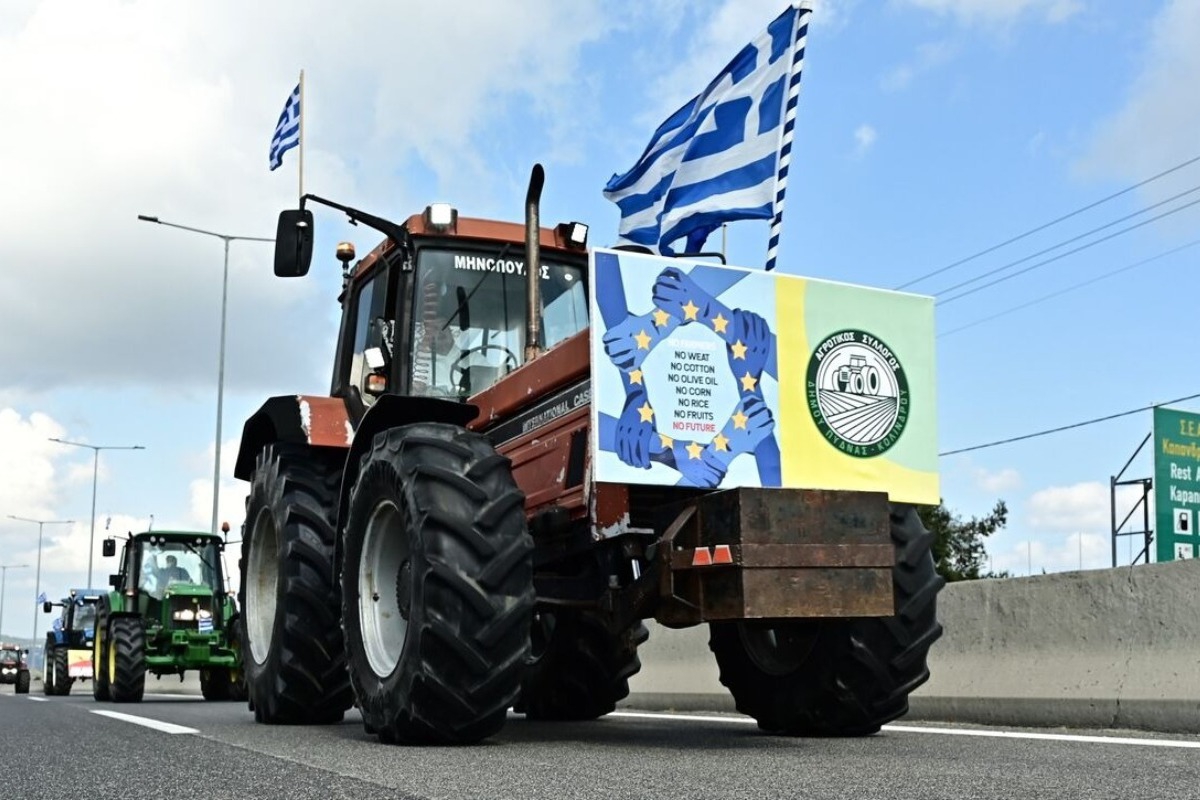 Έφτασαν στην Αθήνα τα πρώτα τρακτέρ με αγρότες ‑ Το απόγευμα η συγκέντρωση στο Σύνταγμα
