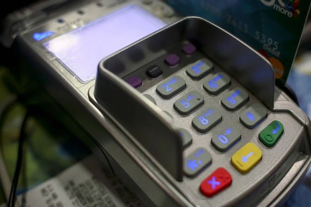 Ριζικές αλλαγές για επιχειρήσεις και επαγγελματίες – POS, «κλειδωμένες» δηλώσεις ΦΠΑ και σαρωτικοί έλεγχοι