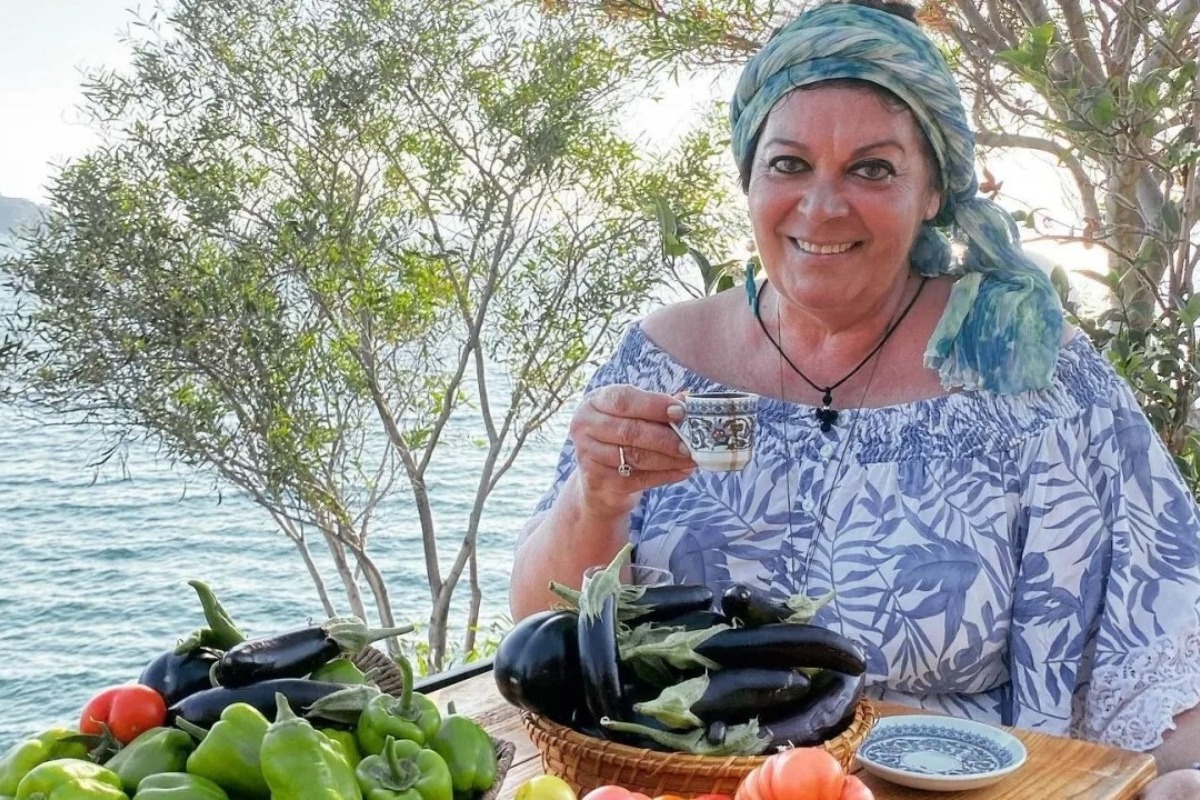 Μαρία Εκμεκτσίογλου: Εγκατέλειψε την Κωνσταντινούπολη και άνοιξε εστιατόριο σε απομονωμένο νησί