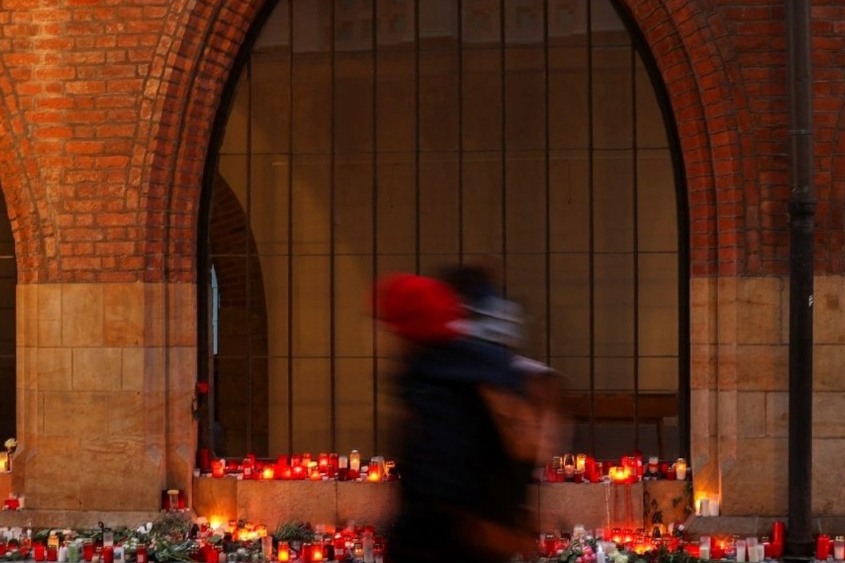 Μακελειό στην Πράγα: Ο 24χρονος κουβαλούσε όπλα σε θήκη κιθάρας – Από τύχη γλίτωσε η μητέρα του