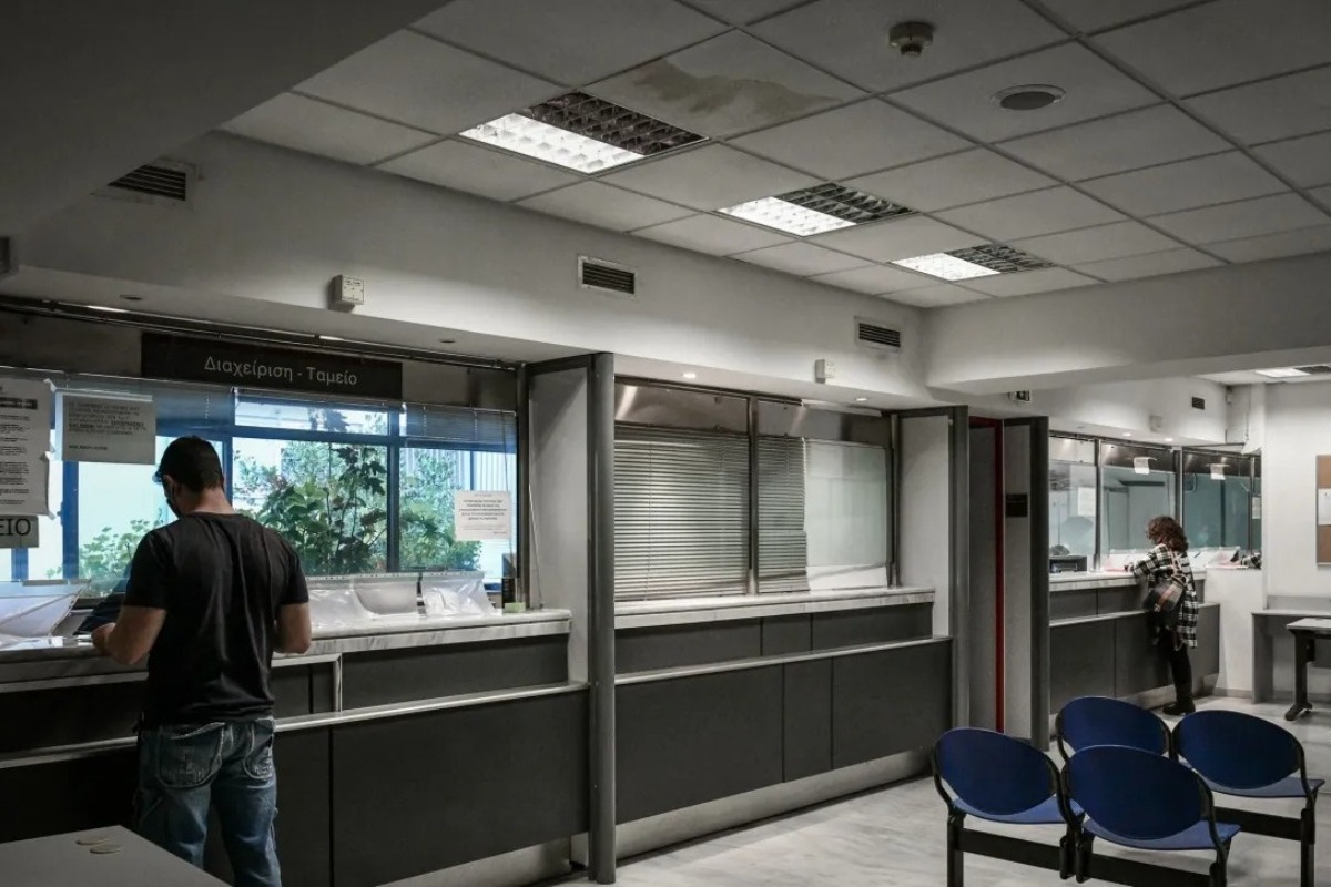 Χαλκίδα: Συνελήφθη για διαφθoρά η διευθύντρια της ΔΟΥ και πέντε υπάλληλοι