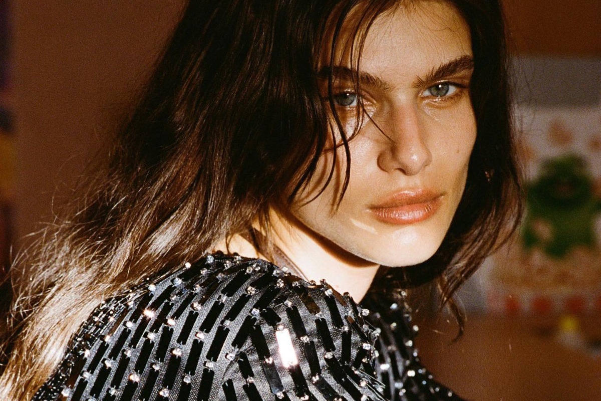 Ανθή Φακιδάρη: Το 20χρονο μοντέλο με τις έντονες γωνίες που έχει κατακτήσει τις πασαρέλες ‑ Το διάσημο αγόρι της, η Ζιζέλ και η Chanel