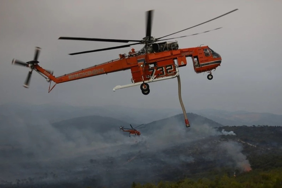 Φωτιά στην Κάρυστο: Μήνυμα 112 για εκκένωση τεσσάρων οικισμών