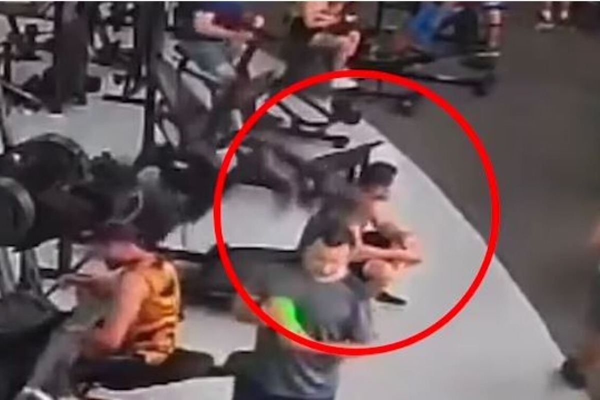 Η τρομακτική στιγμή που μηχάνημα σε γυμναστήριο συνθλίβει τον αυχένα ενός άνδρα