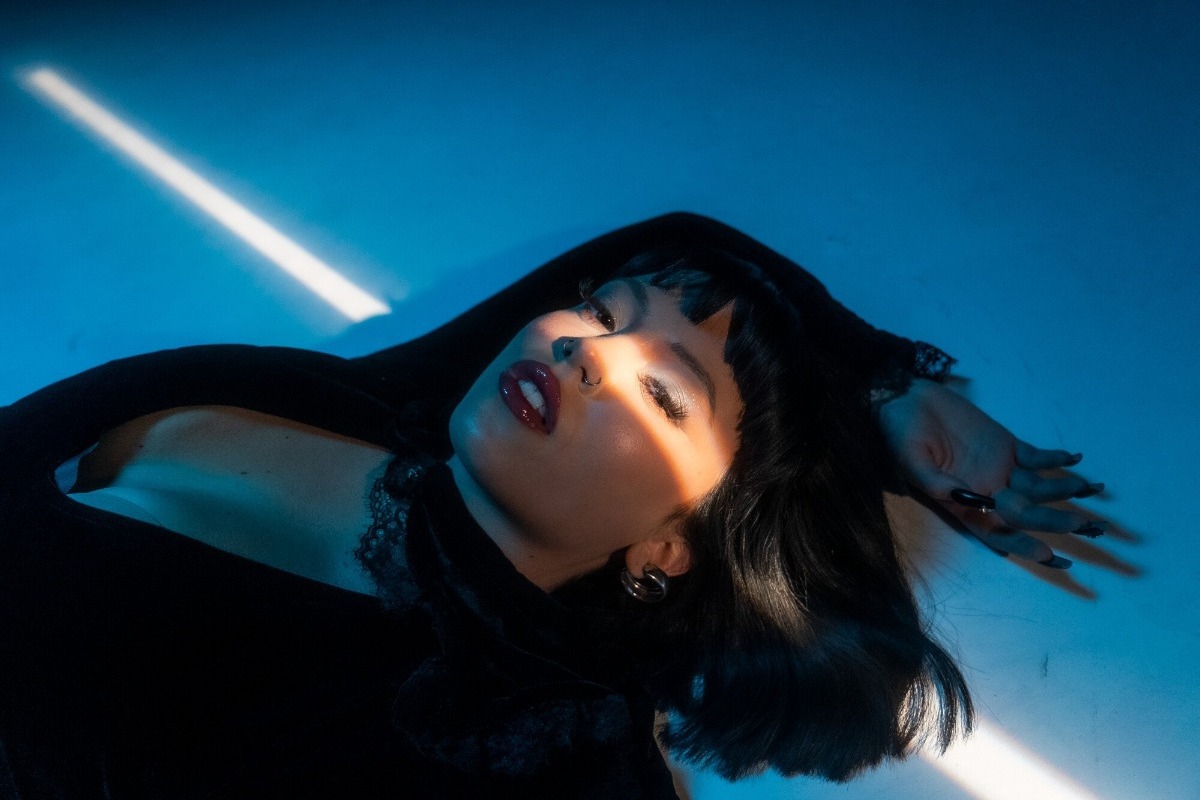 Η pop star Marseaux παρουσιάζει το νέο studio album της με τίτλο “Witch”!
