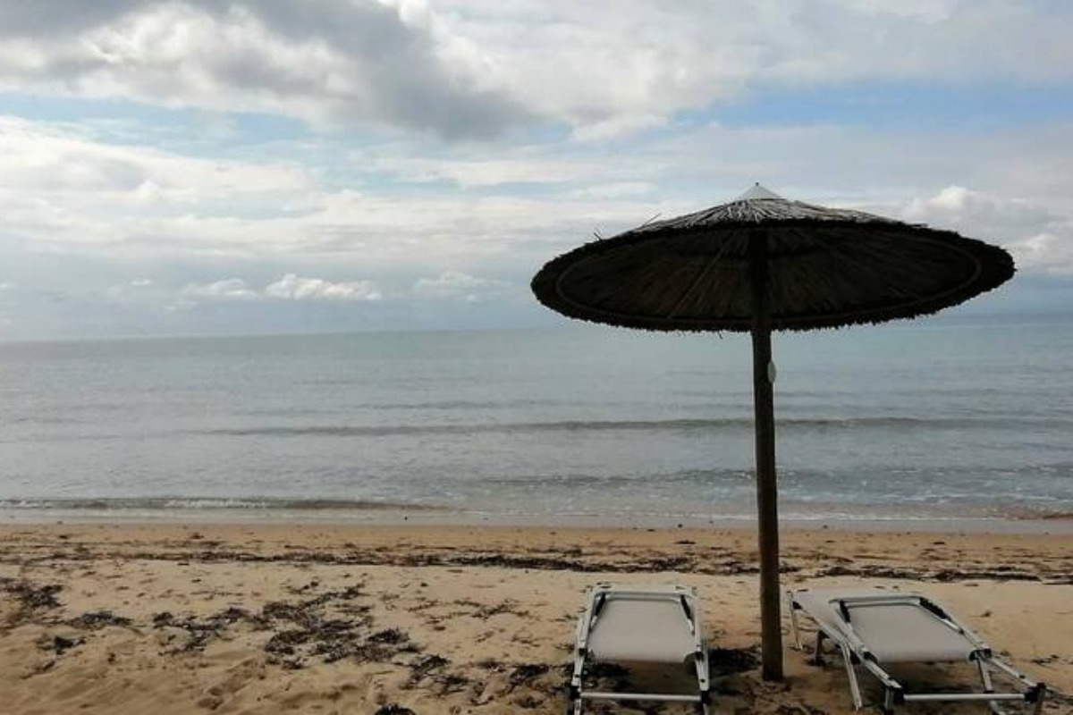 23χρονος αποπειράθηκε να βιάσει 69χρονη σε παραλία στον Ωρωπό