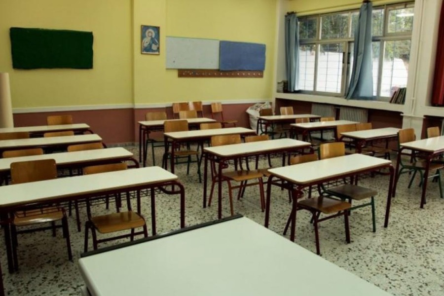 Πόμολο καρφώθηκε σε χέρι μαθητή σε σχολείο του Βόλου