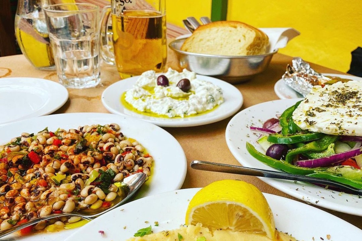 Στην Κληματαριά, τρως ελληνικές γεύσεις σε μια κατάφυτη αυλή
