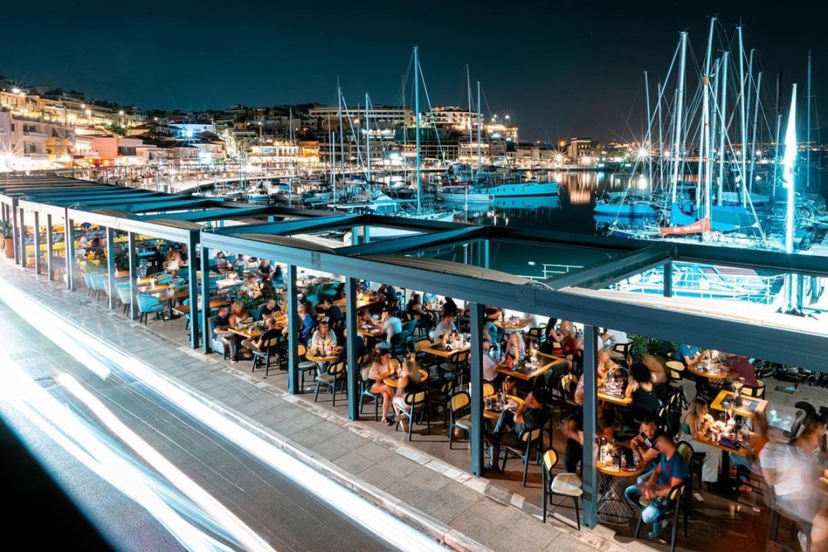 8 στέκια στον Πειραιά για να πιεις ποτό με θέα τη θάλασσα