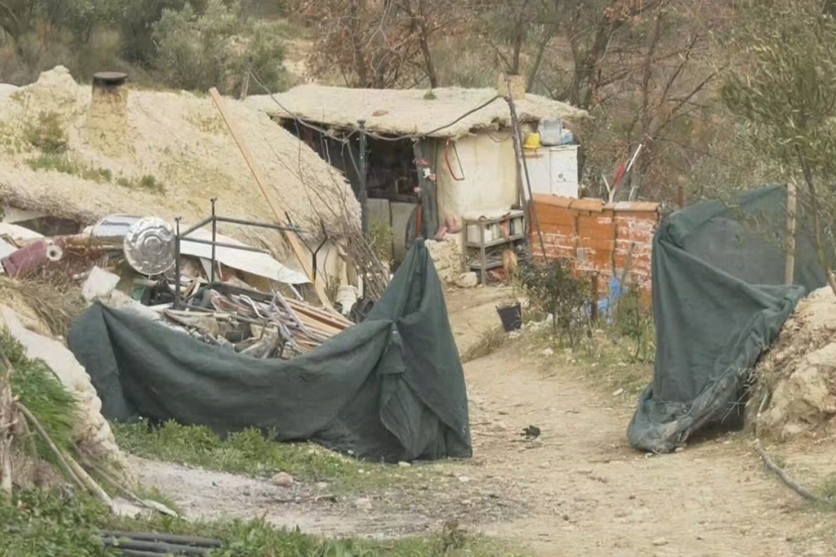 Στον εισαγγελέα ο πατέρας των παλαιοχριστιανών ‑ Θρίλερ με τη σύζυγο και τα παιδιά που παραμένουν άφαντα