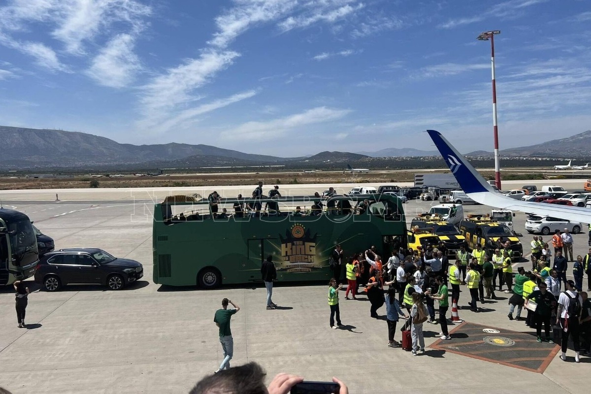 Ανεβαίνουν στο πούλμαν οι Πρωταθλητές Ευρώπης ‑ Ξεκινά η παρέλαση για το 7ο!