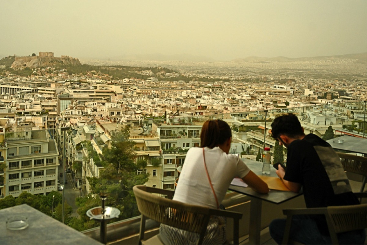 Καιρός: Υποτροπικός αεροχείμαρρος φέρνει ζέστη και σκόνη