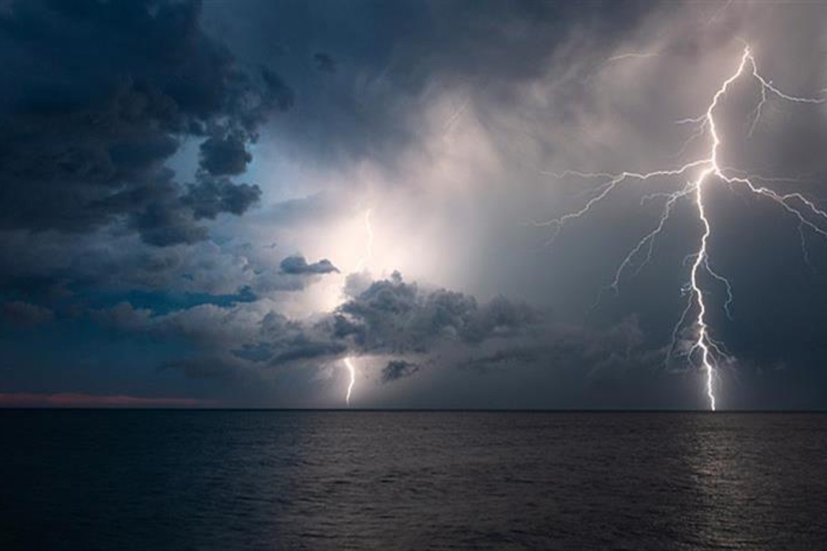 Προσοχή: Κακοκαιρία εξπρές με καταιγίδες τις επόμενες ώρες - Τι προβλέπει το έκτακτο δελτίο της ΕΜΥ