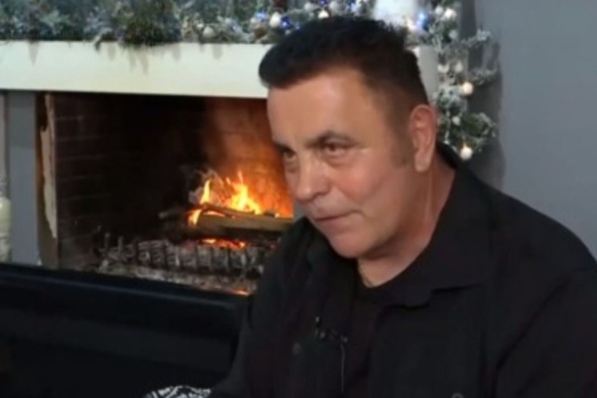 Χάρης Ακριτίδης: Δεν κάνω τίποτα μόνος μου, η γυναίκα μου με κάνει μπάνιο και μου φοράει τα εσώρουχα