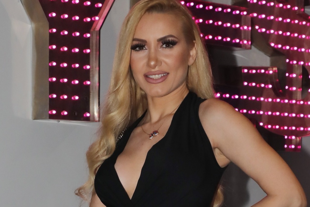 Νάιρα Αλεξοπούλου: «Μου πρόσφερε 20.000 ευρώ για να πάω ένα βράδυ μαζί του»