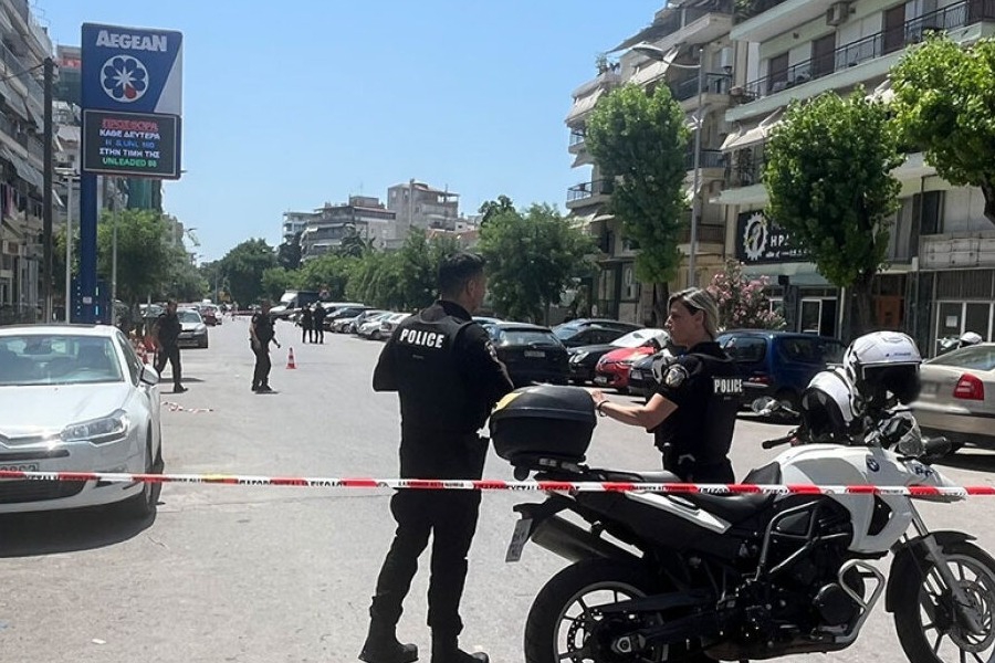 Σοκ στη Θεσσαλονίκη: Αγνωστος πυροβόλησε πεζό μέρα μεσημέρι ‑ Νεκρός o 51χρονος
