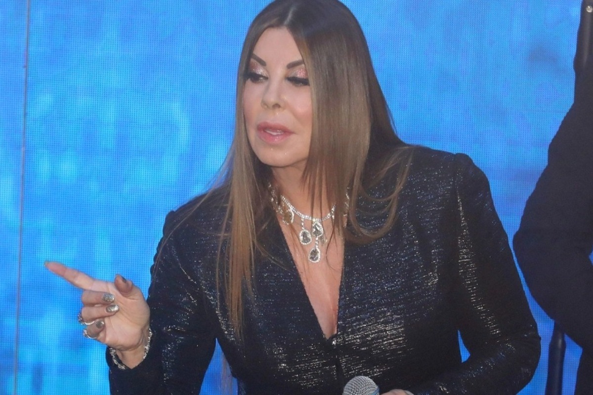 Αντζελα Δημητρίου: «Χαλάει 3.000 ευρώ σε ρούχα, έπρεπε να μπει φρένο!»