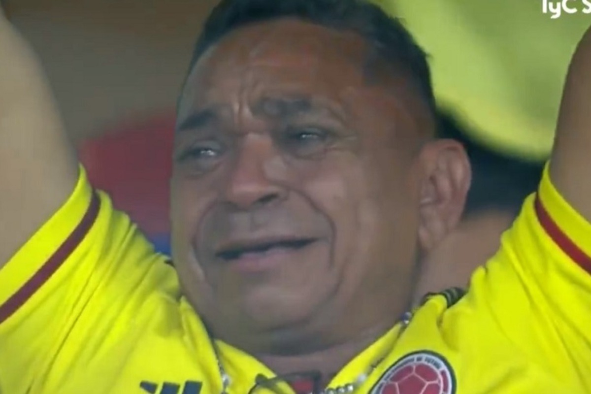 Ανατριχίλα: Τα δάκρυα του πατέρα του Λουίς Ντίας στο γκολ νίκης του γιου του κόντρα στη Βραζιλία