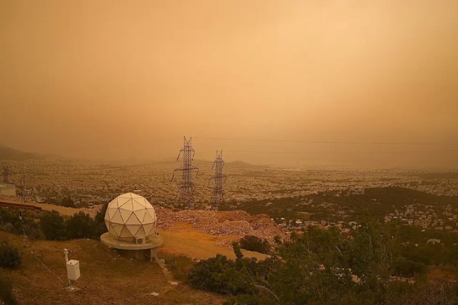 Αφρικανική σκόνη: «Πορτοκαλί» ουρανός και στην Αττική - Η αφρικανική σκόνη έχει καλύψει τον Αττικό ουρανό