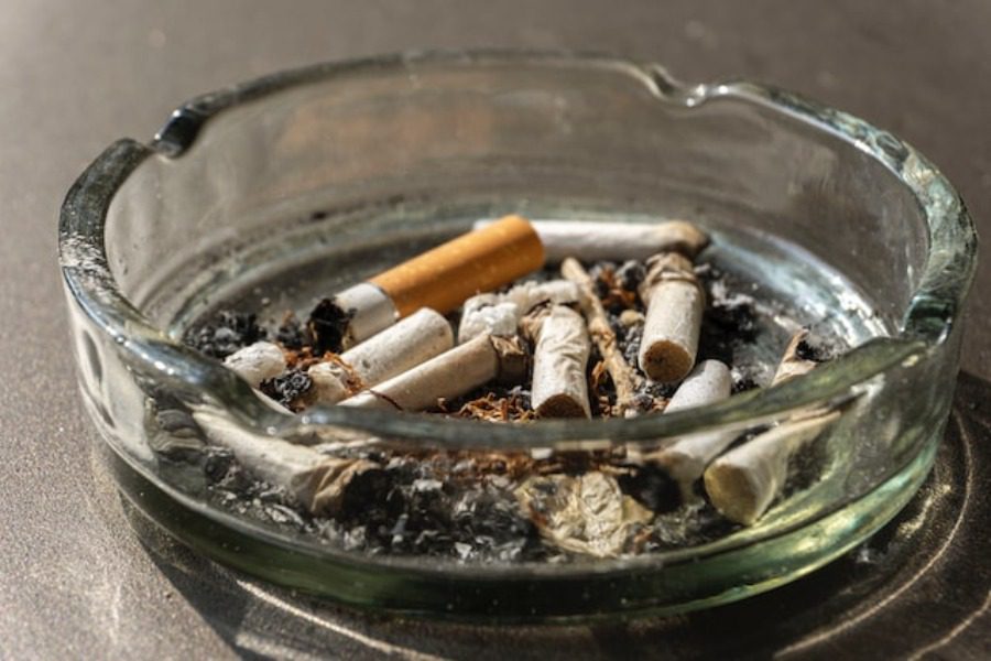 Το μυστικό για να διώξεις τη μυρωδιά του τσιγάρου από το σπίτι