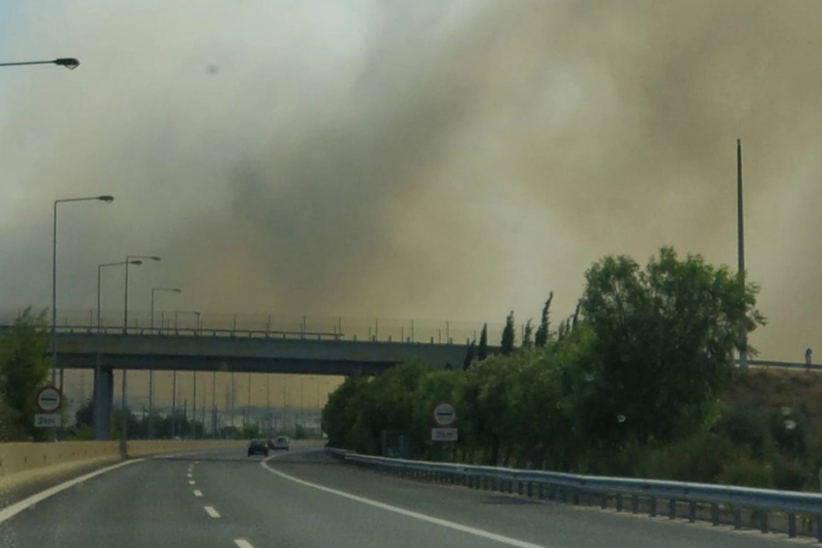 Φωτιά στον Ασπρόπυργο: Μήνυμα από το 112 για εκκένωση του Σοφού