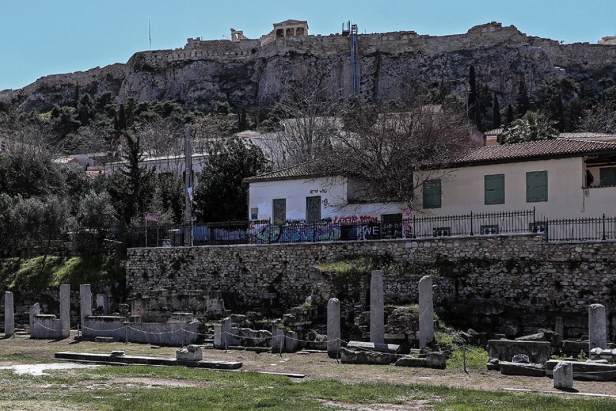 Τρόμος στην Ακρόπολη: Αντρας επιτέθηκε σε νεαρή και προσπάθησε να τη βιάσει