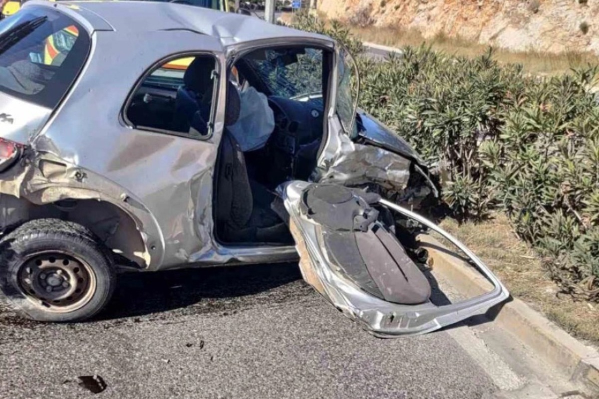 Τροχαίο στη Λεωφόρο Βάρης Κορωπίου ‑ Οδηγός μπήκε στο αντίθετο ρεύμα, νεκρή μία γυναίκα